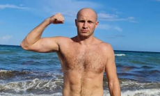 Стопроцентный нокаутер из Казахстана встретился с «Канело» и показал фото