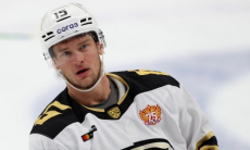 «Авангард» с хоккеистом сборной Казахстана в составе уступил со счетом 2:5 в КХЛ. Видео