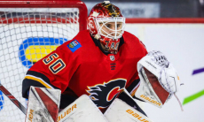 Клуб КХЛ хоккеистов сборной Казахстана подписал контракт с экс-голкипером «Калгари»