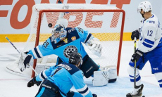 Клуб конференции «Барыса» в КХЛ едва не отыгрался с 0:5, забросив четыре шайбы за десять минут. Видео