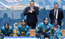 Клуб КХЛ потерпел крупное поражение в первом матче под руководством экс-наставника «Барыса». Видео