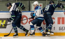 Казахстанский форвард оформил дубль и помог чемпиону ВХЛ одержать уверенную победу. Видео