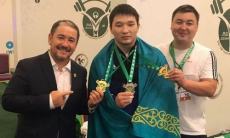 «Соперники соревновались между собой». Казахстанский тяжелоатлет прокомментировал «золото» ЧМ среди юношей
