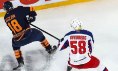 Хоккеист сборной Казахстана стал одним из лидеров КХЛ по заработанным фолам