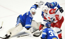 «Зачем вообще выходил на лед?». Эксперт назвал худших игроков «Барыса» в разгроме от «Локомотива»