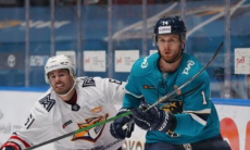 Экс-наставник «Барыса» повел с аутсайдером 2:0 и сильно удивил лидера Востока КХЛ. Видео