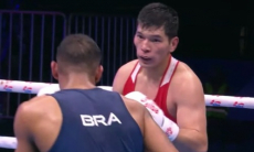 Как чемпион мира из Казахстана выиграл первый бой на ЧМ-2021 по боксу. Видео