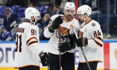 Соперник «Барыса» по плей-офф неожиданно победил в гостях одно из лидеров Запада КХЛ