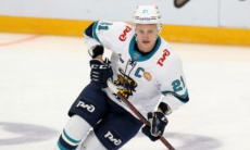 Соперник «Барыса» за место в плей-офф КХЛ подписал форварда