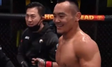 Казахский боец ярко отпраздновал первую победу в UFC. Видео