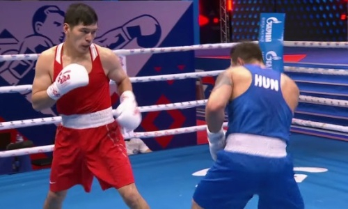 Как чемпион мира из Казахстана вышел в четвертьфинал ЧМ-2021 по боксу. Видео