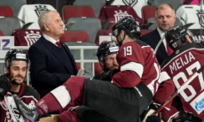 Экс-наставник «Барыса» и сборной Казахстана с поражения дебютировал в новом клубе КХЛ. Видео