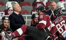 Бывший наставник «Барыса» и сборной Казахстана одержал первую победу во главе нового клуба в КХЛ. Видео