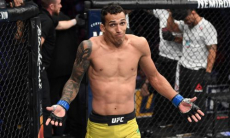 Оливейра «удосрочил» Порье и защитил титул чемпиона UFC. Видео