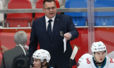 «Сразу хочет съесть лишнюю булочку». Экс-наставник «Барыса» затроллил Василия Уткина