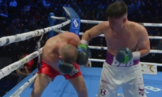Видео нокдауна и избиения узбеком российского боксера после сенсационного нокаута