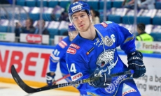 «Ну че, рады?». Фанаты «Барыса» отреагировали на уход Даррена Дица