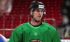 «Качественных защитников много не бывает». Главный тренер «Авангарда» оценил подписание хоккеиста сборной Казахстана