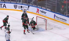 Казахстанский форвард «Барыса» ограбил игрока «Ак Барса», удивил скиллом и помог открыть счет в матче. Видео