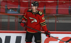 Хоккеист сборной Казахстана перешёл в «Авангард» на место любителя макарон с сосисками