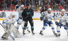 «Барыс» впервые за три года проиграл на выезде «Трактору» и «поздравил» его с днем рождения. Итоги матча от КХЛ