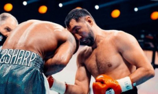 Претендент на титул чемпиона мира из Казахстана показал видео работы на лапах с тренером. Видео