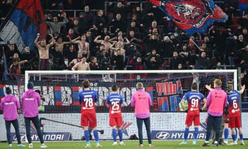 Болельщики ЦСКА покинули трибуны во время матча с участием Зайнутдинова. Фото
