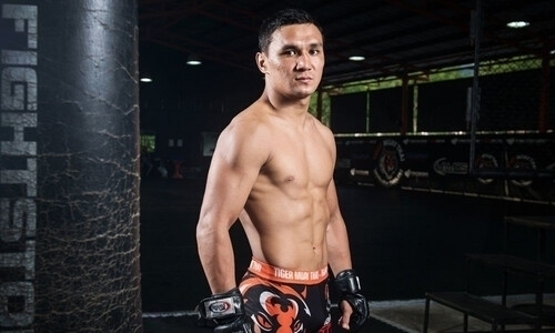 «Психологически тяжело». Казахстанский боец рассказал о карантине перед боем и цели сразиться с легендой UFC