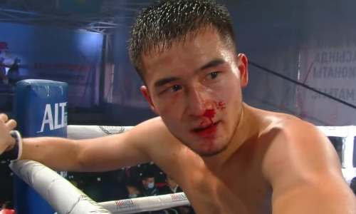 Казахстанский боксер в жесткой зарубе завоевал первый титул в профи