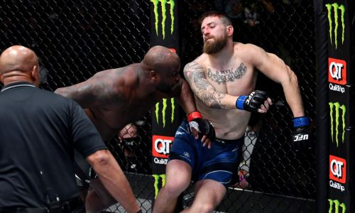 Скандальный тяжеловес побил исторический рекорд UFC по нокаутам. Видео