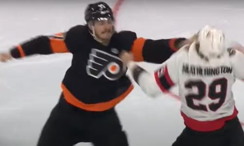 Бывший хоккеист «Барыса» устроил зрелищную драку в матче НХЛ. Видео 