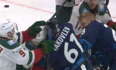 Массовой потасовкой и дракой закончился матч соперников «Барыса» по Востоку КХЛ. Видео