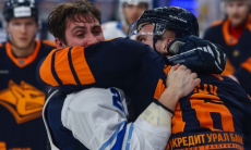 «Одновременно с сиреной случилась драка!». КХЛ разобрала крутую победу «Барыса» над «Металлургом»