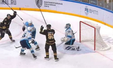 Клуб КХЛ экс-наставника «Сарыарки» остановил соперника «Барыса» и одержал третью победу подряд. Видео