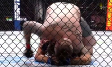 Американский тяжеловес оформил первый удушающий прием в 2022 году в UFC. Видео
