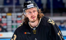 В КХЛ официально продлили контракт с одноклубником хоккеиста сборной Казахстана