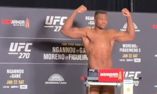 Нганну и Ган прошли взвешивание перед боем за титул чемпиона UFC. Видео