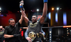 Нганну нанес Гану первое поражение в карьере и защитил титул чемпиона UFC. Видео