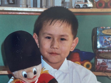 Хоккеист «Барыса» и сборной Казахстана показал редкие архивные фото и видео