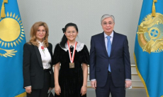 Президент Казахстана встретился с юной чемпионкой мира Бибисарой Асаубаевой