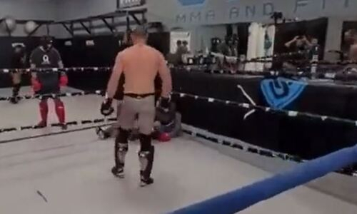 Избиением и глухим нокаутом закончился спарринг известного в UFC бойца. Видео