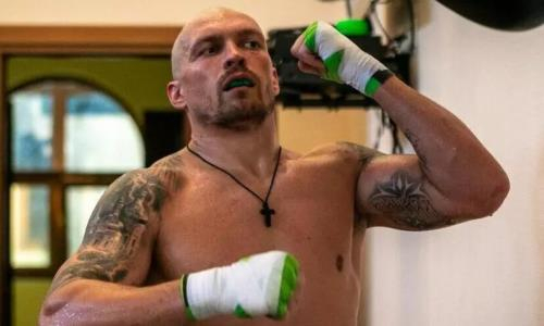 Александр Усик дал волю своим рукам в одном из боксерских залов Киева. Видео