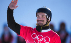 «Пи***ц, я не знал». Американец из сборной России удивил комментарием после «бронзы» на Олимпиаде-2022. Видео