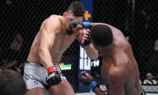 Главный бой турнира UFC закончился зверским нокаутом за три минуты. Видео
