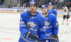 Хоккеист сборной Казахстана показал архивное фото времен службы в армии