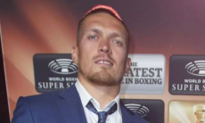 «В Ролексе на оборону». Александр Усик схватился за автомат и вызвал недоумение своим новым фото