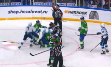 Соперники «Барыса» устроили массовую драку с нокдауном и множественными удалениями. Видео