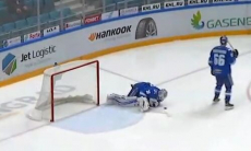 «Барыс» дважды пропустил за 82 секунды и помог форварду «Металлурга» оформить первый хет-трик в КХЛ. Видео