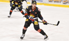 «Какие деньги?! Тут танки стоят!». Экс-хоккеист казахстанского клуба рассказал о побеге из Украины после начала войны