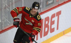 «Авангард» определился с судьбой хоккеиста сборной Казахстана